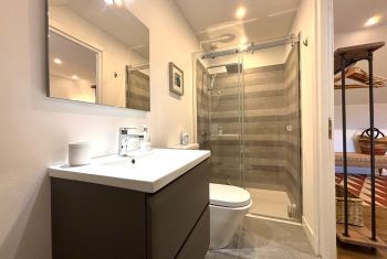 et sa salle d'eau ensuite 