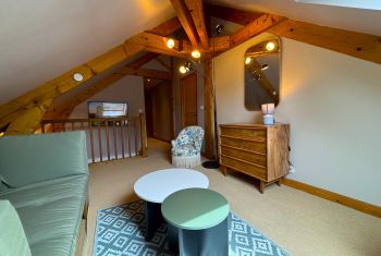 Le coin salon sur la mezzanine à l'étage 