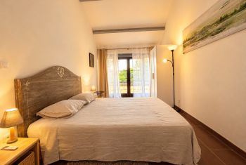 La cinquième chambre d'amis avec un couchage double