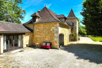 La cinquième chambre d'amis est indépendante, située à l'entrée de la maison