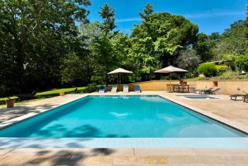 La superbe piscine privative 
