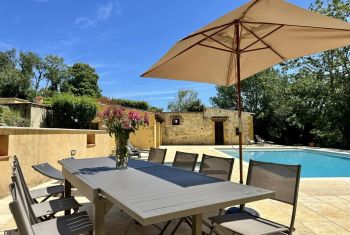 La seconde terrasse au niveau de la piscine 