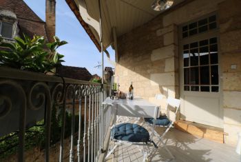 the terrace from the bedroom or from the entrance hall