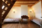 MENUISERIE - La chambre avec deux lits simples de l'étage
